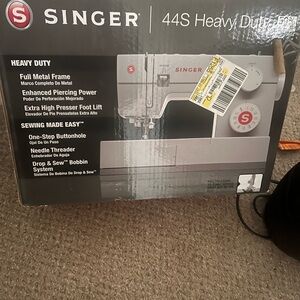 Singer 44S Heavy Duty Sewing Machine - Gray
